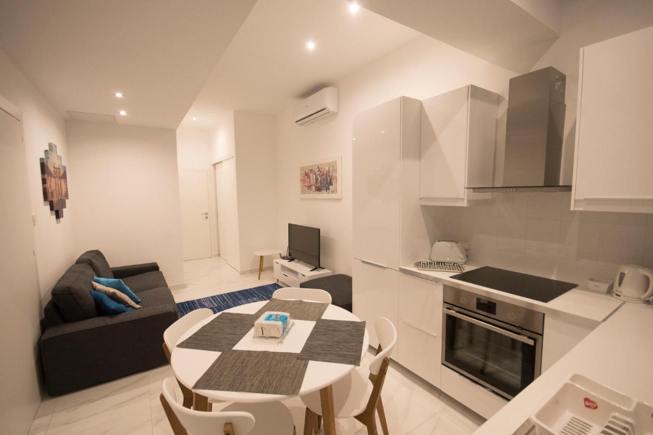 4 Bedroom Apartment Near Sliema Seafront Exterior photo