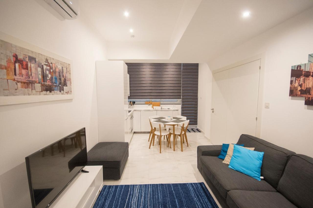 4 Bedroom Apartment Near Sliema Seafront Exterior photo